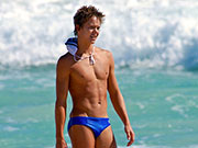 Some speedo eye candy to stir the front of your speedos this morning.