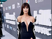 Megan Fox legs and cleavage at 2022 Billboard Music Awards